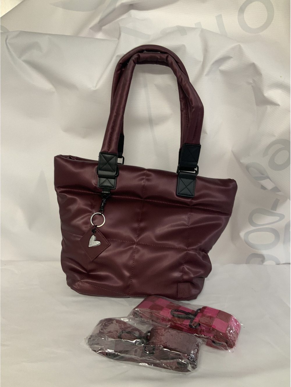 IHKWIP Checkmate quilted tote w/ 2 straps-metallic deep wine-NEW